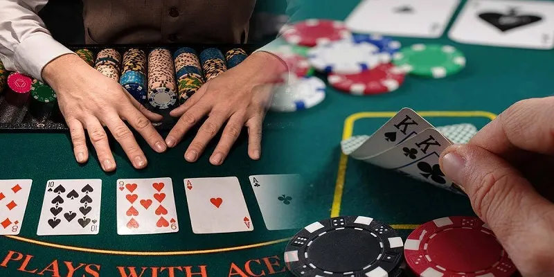 Chú ý đến lá đối thủ đã mở và phán đoán khả năng của họ.